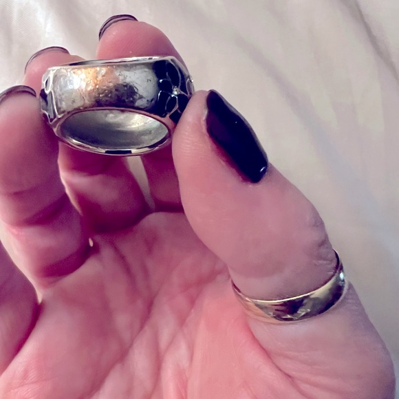 Coach black enamel butterfly dome ring - size 7 - Picture 6 of 6